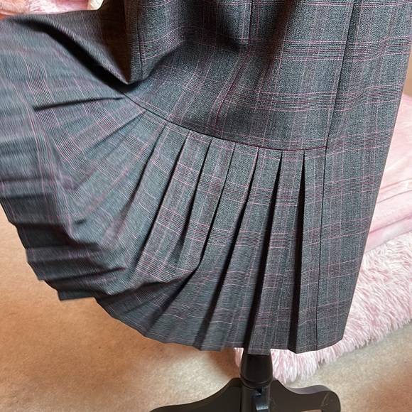 Such a Chic , Classy and Feminine Coat - Picture 12 of 15